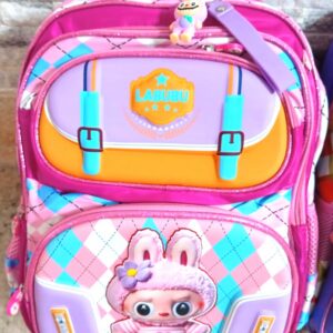 Mochila PRIMARIA tamaño oficio. Colores y motivos distintos. Con su llavero!